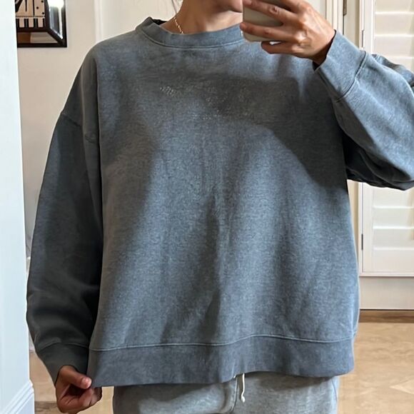 💕Cute sweater 💕   - Picture 1 of 6